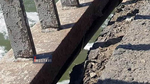 "მოაჯირს არ მიეყუდოთ, მტკვარში გადავარდებით" (ფოტო)