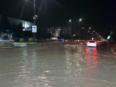 რუსთავში ძლიერი წვიმის გამო ქუჩები დაიტბორა [video]