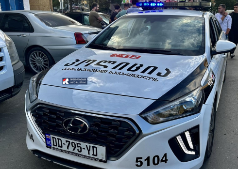 რუსთავში ერთმანეთს 2 ავტომობილი შეეჯახა [photo]