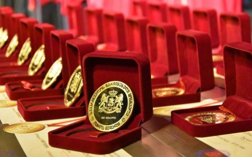 ოქროსმედალოსანი რუსთაველი მოსწავლეები