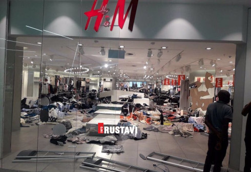 H&M-ის მაღაზიები დაარბიეს