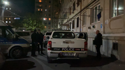 რუსთავში ახალგაზრდა მამაკაცები დააკავეს