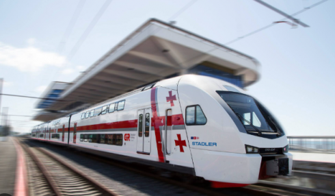 მატარებელი 50 წლამდე მამაკაცს დაეჯახა