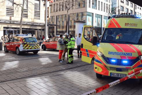 გერმანიაში ხალხში ავტომობილი შევარდა, დაიღუპა 2, დაშავდა 25