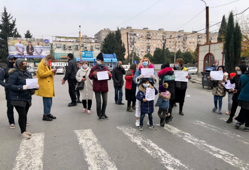 რუსთაველმა გარემოვაჭრეებმა გზა გადაკეტეს [photo]