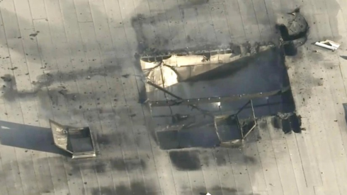 თვითმფრინავი შენობას შეეჯახა