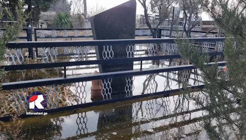 სასაფლაოს ნაწილი 2 თვეა დატბორილია [video]