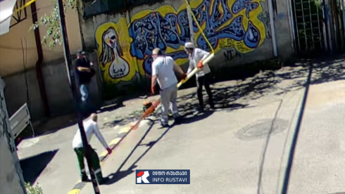 რუსთაველის N22-ში მუნიციპალურმა ინსპექციამ შლაგბაუმის დემონტაჟი განახორციელა