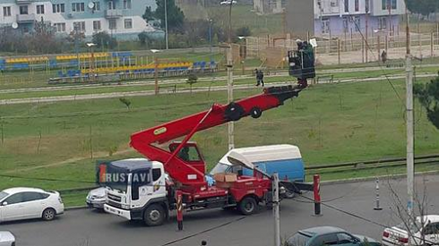 საახალწლო განათებების მონტაჟი გრძელდება