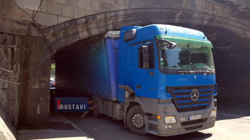 შემთხვევა მეტეხის ხიდთან მოხდა [photo]