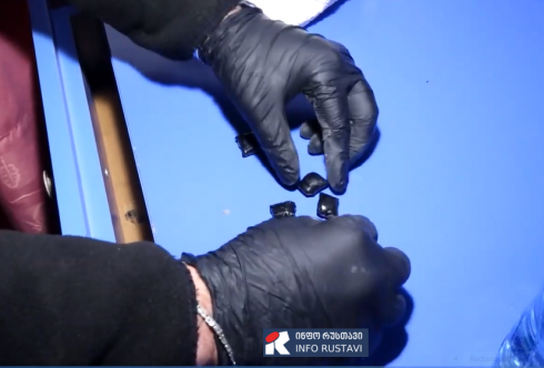 პოლიციამ ნარკოდანაშაულის ბრალდებით 3 პირი დააკავა