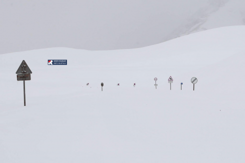 "აღნიშნულ მონაკვეთზე დროებით იკრძალება ყველა სახის ავტოტრანსპორტის მოძრაობა"