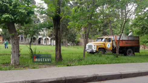 სკვერების და პარკების დასუფთავება