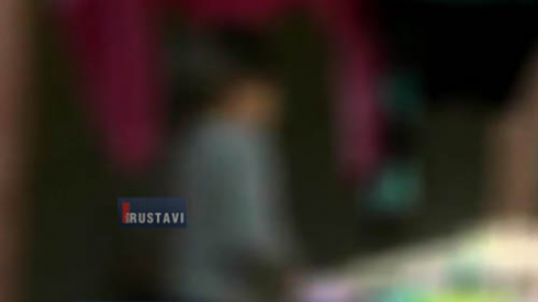 ახალგაზრდა მამაკაცი ძალადობის ბრალდებით დააკავეს (ვიდეო)