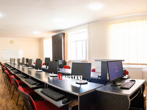 რუსთავის ერთ-ერთ სკოლა 15 ახალი პერსონალური კომპიუტერი გადაეცემა