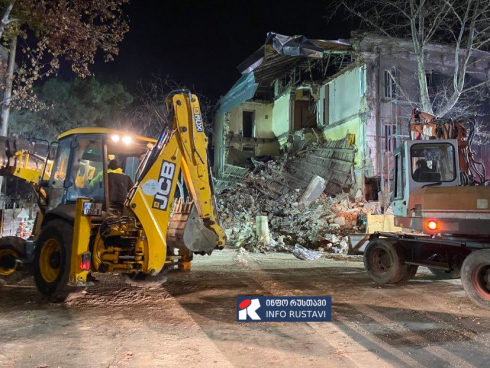 ვითარება რუსთავში, კორპუსის ჩამონგრევის ადგილზე