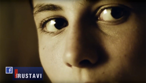 ბავშვს შეუძლია მშობლის მხრიდან ძალადობა პოლიციას აცნობოს.