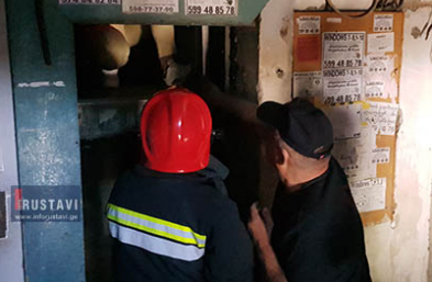 რუსთავში ლიფტი ჩავარდა
