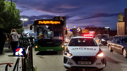 რუსთავში ერთმანეთს ავტობუსი და მსუბუქი ავტომობილი შეეჯახა [video]