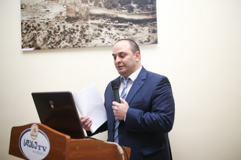 იწვევს თუ არა არასწორი ჯდომა ხერხემლის გამრუდებას