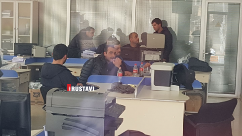 "ჩაკლეს ცემაში ბიჭები" [video]