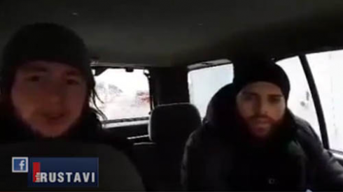 მამაკაცს ბოდიში მოხდევინეს, მობილურით გადაუღეს და გაავრცელეს (ვიდეო/ფოტო).