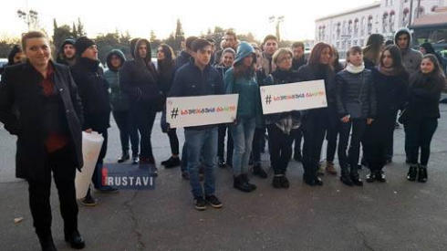 აქცია მერიის წინ - მგზავრობის გაზრდილი საფასური და სტუდენტური ტარიფის მოთხოვნა (ფოტოები).