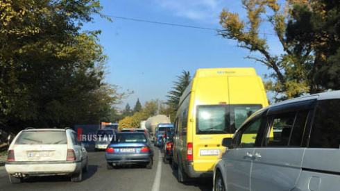 სავტომობილო საცობი მაგისტრალზე