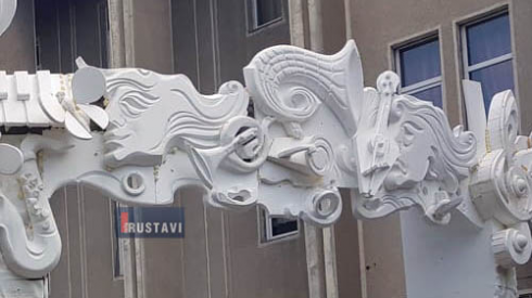 განსხვავებული ფასადი რუსთავში [photo]