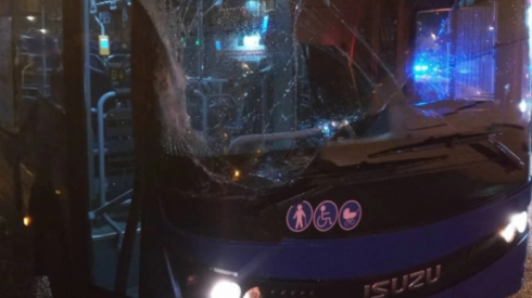 მატარებელი და ავტობუსი ერთმანეთს შეეჯახა