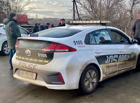 რუსთავში ერთმანეთს ორი ავტომობილი შეეჯახა [photo]