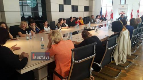 გუბერნატორი ბაღის გამგეებს შეხვდა