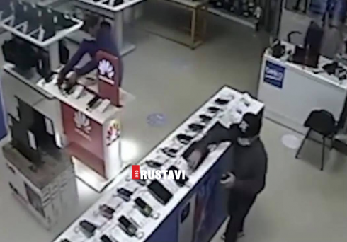 რუსთავში ტექნიკის მაღაზია გაქურდეს [video]