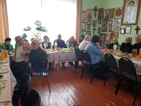 საშობაო ნობათი მოხუცთა სახლს