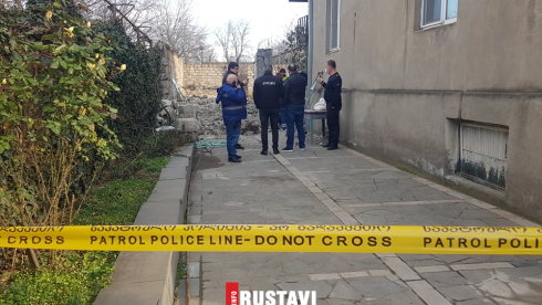 რუსთავში კაცს ბეტონის ფილა დაეცა [video]