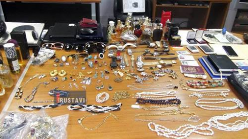 საბერძნეთში 5 პირი დააკავეს