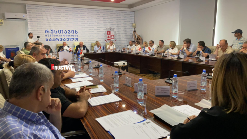 რუსთავის საკრებულო ერთმა დეპუტატმა დატოვა