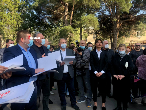 რუსთავში საცხოვრებელი ფართების დაკანონება გრძელდება [photo]