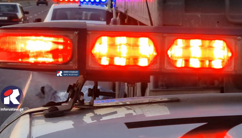 ერთმანეთს ორი ავტომობილი შეეჯახა