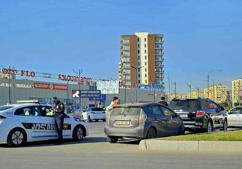 რუსთავში, ცენტრალურ ქუჩაზე 2 ავტომობილი შეეჯახა