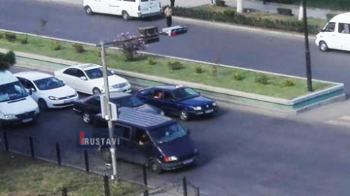 მეგობრობის და ფალიაშვილის ქუჩების კვეთა (ფოტო)