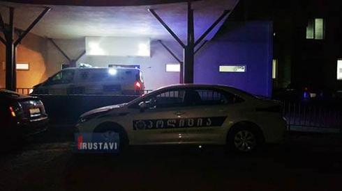 რუსთავში მე-4 სართულიდან ახაგაზრდა გადმოვარდა [video]