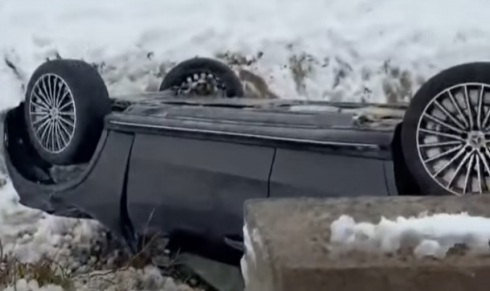 ავტომაგისტრალიდან ავტომობილი გადავარდა