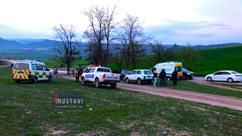 მოსახლეობა ექიმებსა და პოლიციელებს დაუპირისპირდა [video]