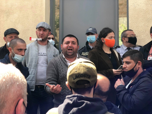 "20 კაცი იურისტებთან ერთად შევდივართ" [photo]