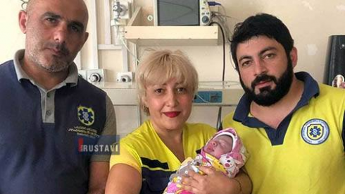 რუსთავში ქალმა სამშობიაროში მიყვანამდე იმშობიარა [video]