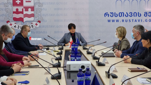 ნინო ლაცაბიძე მერიის სამსახურების ხელმძღვანელებს შეხვდა