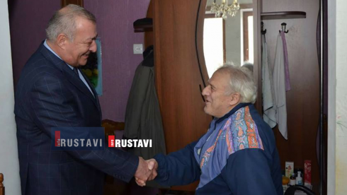 შშმ პირს ეტლი გადაეცა