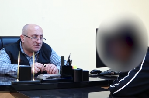 ბრალდებულმა ცივი იარაღით მრავლობითი ჭრილობა მიაყენა პირს და ადგილიდან მიიმალა