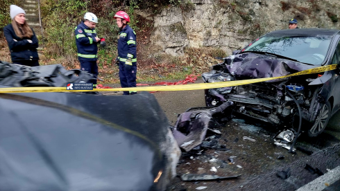 ერთმანეთს სამი ავტომობილი შეეჯახა